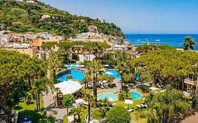 La Reginella Resort & Spa  4*